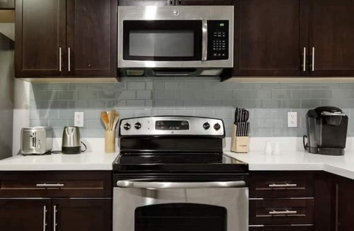 Westwood Apartment | 3 bed, 3 full bath Apt on the Wilshire Corridor