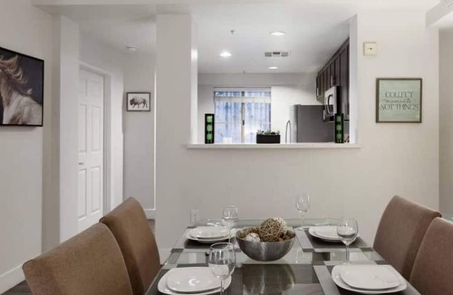 Westwood Apartment | 3 bed, 3 full bath Apt on the Wilshire Corridor
