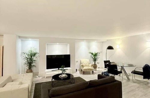 Earl's Court Apartment | Live like a local, Live like a local in the Heart of Kensington