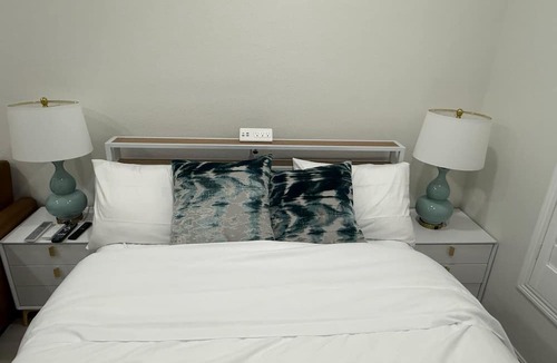 Santa Clarita Apartment | Guest Suite — Private Entrance