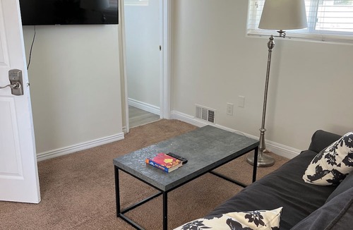 Riverside House | Spacious 5-Master suite house in UC Riverside with individual AC, WiFi. Enjoy!