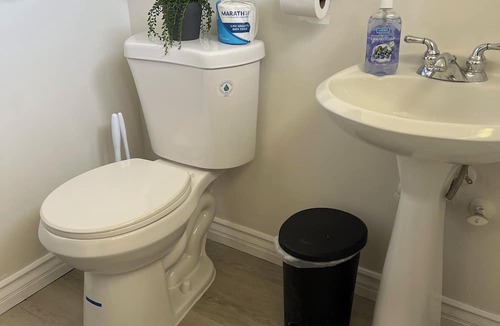 Riverside House | Spacious 5-Master suite house in UC Riverside with individual AC, WiFi. Enjoy!