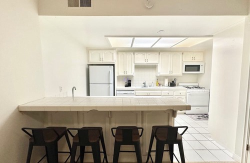 Fountain Valley Condo | Resort Style Home near Beaches & Disneyland