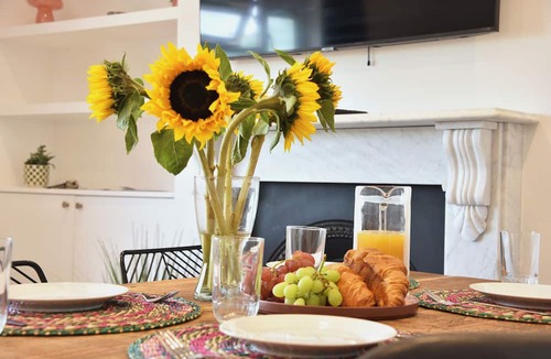 Plaistow and Sundridge Apartment | The Grove BR1, Spacious 2 Bedroom Flat Greater London