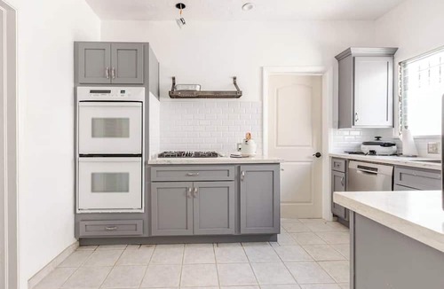 Mid-Wilshire House | Charming 3-bedroom house with WiFi, AC in wonderful Los Angeles