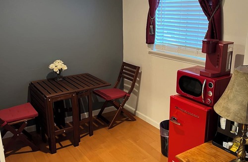 Chatsworth House | Private Studio with Front Door Parking in rustic neighborhood.
