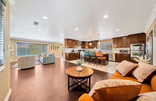 Tustin House | Close to Disney and the Beach! Central OC Location