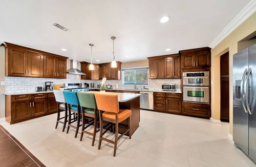 Tustin House | Close to Disney and the Beach! Central OC Location