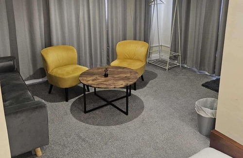 Southsea Apartment | Apartment - Sleeps 6 - Self Check In - Beach Close