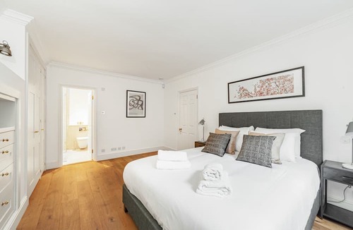 Campden Apartment | Elegant Two-Level Kensington Apartment