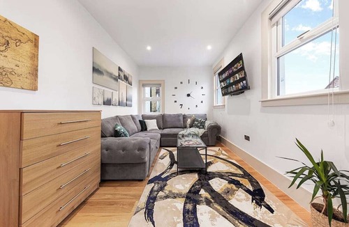 Mortlake Apartment | Modern Spacious 1 Bed Flat near Richmond Park and River Thames