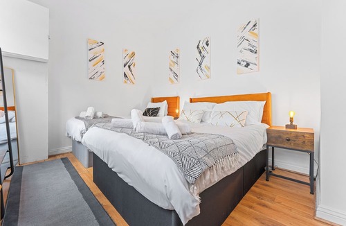 Birmingham City Centre Apartment | The Hallmark 3BR Apt JQ Birmingham, Parking & WiFi