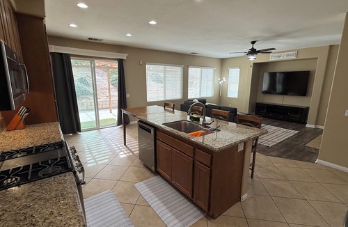 Moreno Valley House | 3-bedroom house in charming Moreno Valley with WiFi, AC. Fully furnished.