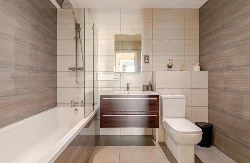 Canning Town Apartment | 02 Arena - London City Airport - ExCeL Apartment