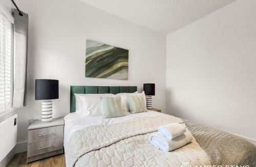 Gloucester Apartment | Spacious 2 Bed Home in Gloucester by Amber Stays - Perfect for Business & Contractors, FREE Parking
