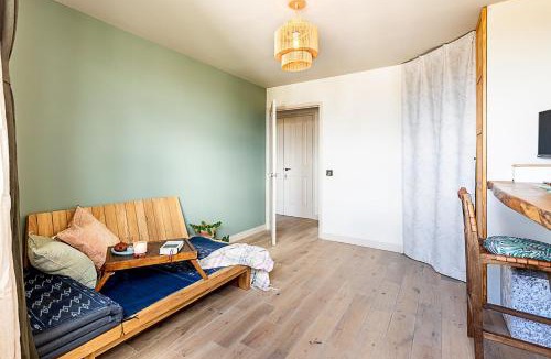 Golborne Apartment | Design-Led Flat near Notting Hill