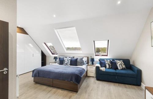 Golders Green Apartment | Bright & Spacious 2-Bedroom Top Floor Apartment