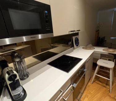 Soho Apartment | Elegant Apartment in Soho Minutes Away from Piccadilly Circus