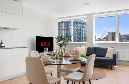 Wembley Park Apartment | Stylish 3BR in Wembley Stadium 1 Min to Tube With Private Cinema, Gym, Yoga Studio, Rooftop Lounge - By Emerald Infinity Living