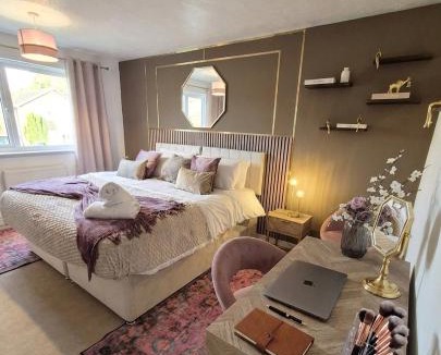 Leamington Spa House | Deluxe Large 5-Bed-2 Baths-Parking-Great for Groups-Contractors-Families-Royal Leamington Spa-Warwickshire-By The Home Makers Hub