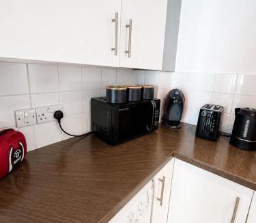 Vauxhall Apartment | Zone 1 , 2 Bed Apt , Tube Station 2 Mins Walk , Ideal For Leisure , Families , Contractors Stays , Weekly Offers , Sleeps 4