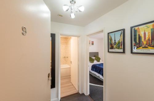 Stratford and New Town Apartment | London Stratford - Spacious 1 bed flat with secured parking