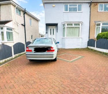 Wolverhampton House | Contractor & Business Stays- Sleeps 4, Families Sleeps Up To 7, Free Parking & Self Check-In, M6 and M54