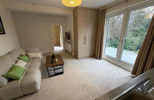 East Finchley Apartment | Stylish 1 Bed Flat 3 Minutes walk to East Finchley Station N2