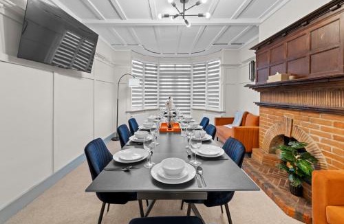 Brent Cross House | 5 Bedroom House 13 Beds Across From Tube Station