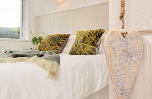 Mawgan Porth Apartment | 2 Bed in Newquay oc-43204