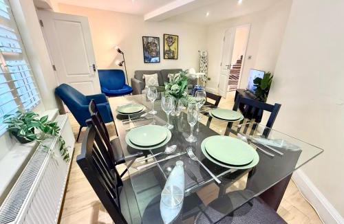 Pimlico Apartment | 3-Bedroom Pimlico flat with mini garden near Westminster & Victoria by Staylio
