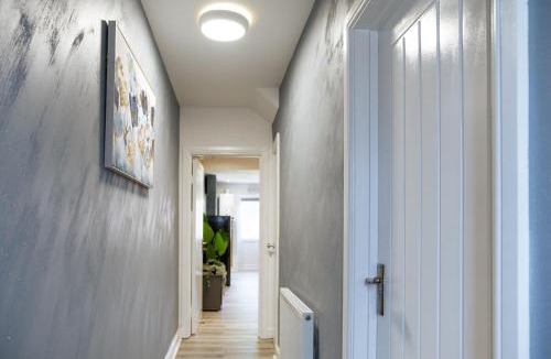 Coventry Apartment | Contractor, Professional and Family Stays near Coventry University, City Centre & Hospital