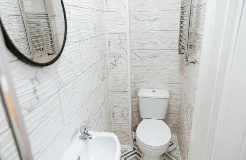 Coventry Apartment | Contractor, Professional and Family Stays near Coventry University, City Centre & Hospital