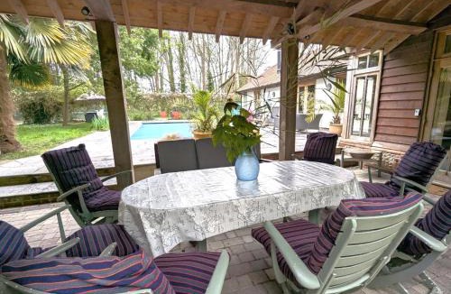Chichester Apartment | Rural Studio with Shared Pool, Large Gardens & Tennis, Dog Friendly! Chichester Holiday Properties