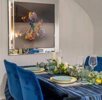 Redcliffe Apartment | Niru Experience Chelsea Oasis with Courtyard