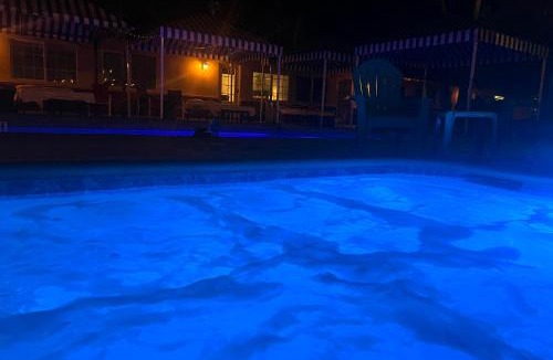 Warm Sands Hotel | EDR Hotel - Weekday Oasis & Weekend Party Destination