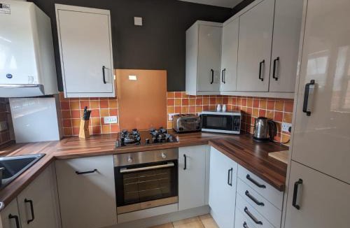 Tatenhill Apartment | Stylish Modern Apartment, FREE SECURE Parking