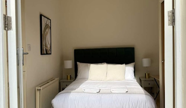 Awesome 3 Bedroom Notting Hill Very Central With a Balcony