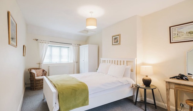 Cozy Cotswolds Retreat in Dursley