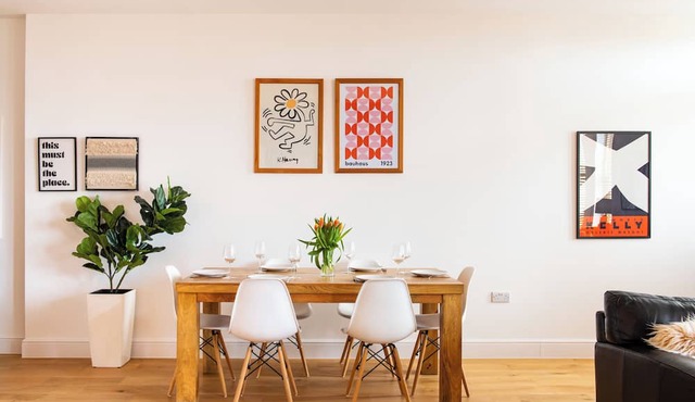 Stunning 2 Bed Apartment on the beach by Urban Roost