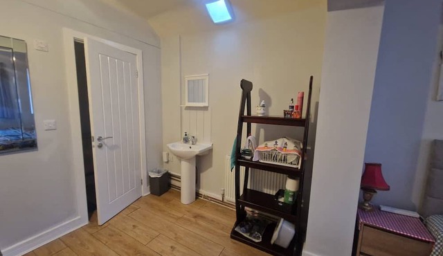 Studio-LickeyHills-NearAttractions-Garden-1 Pet Ok