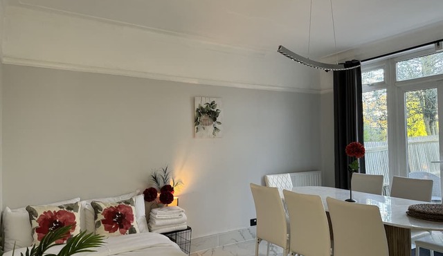 Surbiton Home-Free parking Surbiton Kingston upon Thames Surrey Greater LondonUK