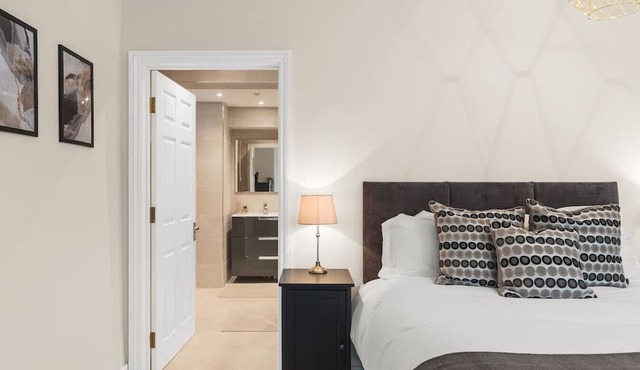 Stunning 2 bedroom apartment in fantastic location
