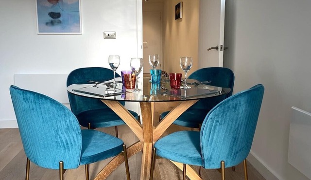 Bright 2 Bed/2 Bath Apartment w/Terrace & Parking