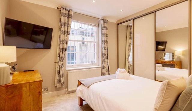 Lovely 2-bedroom flat in Pimlico w/outdoor patio - Pass the Keys