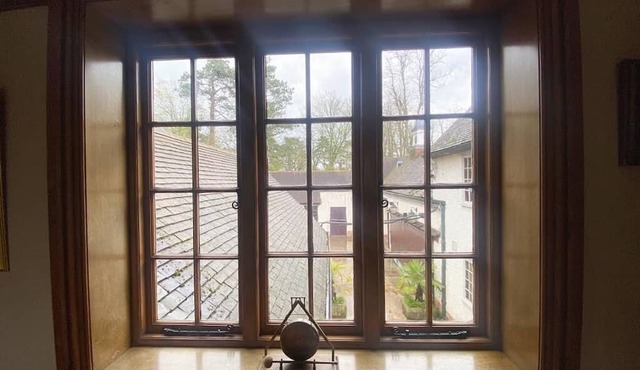 3 Bedroom Apartment Sleeps 6 in Large Country Manor House