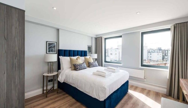 Stunning 4BD Duplex Apartment in Earls Court with Terrace!