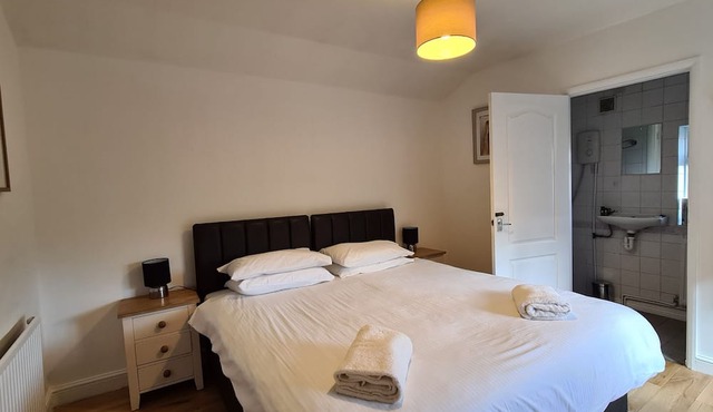 Two bedroom Garden Maisonette in London