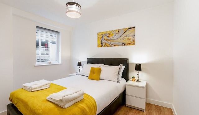 Skyvillion - Tower Point Enfield 2Bed w/Balcony