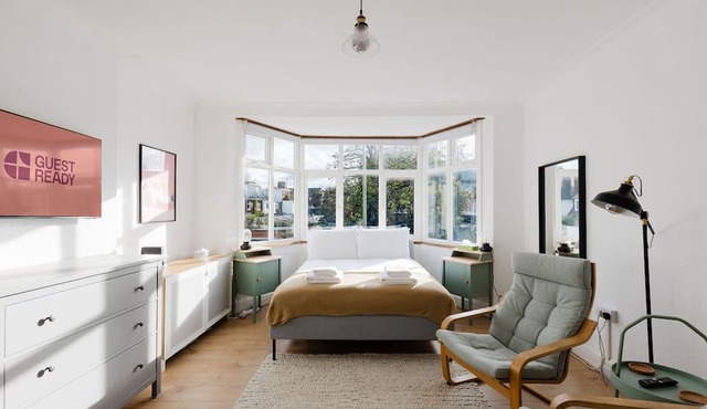 GuestReady - Charming 3-Bedroom Apartment in NW11